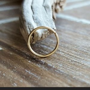 Dainty gold ring